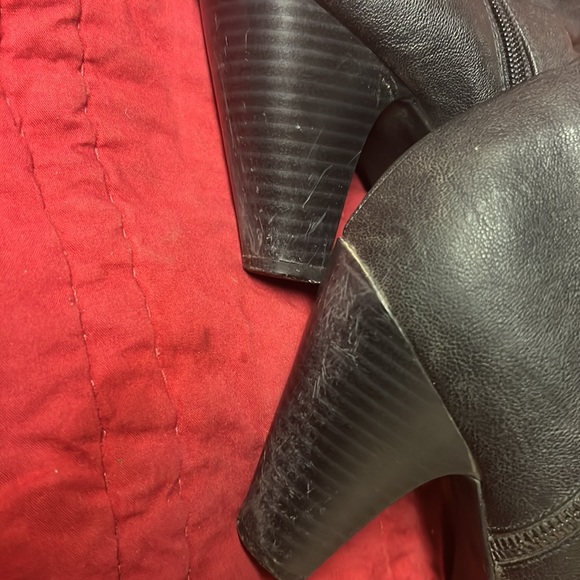 Ladies boots, good condition, heels scuffed - Picture 3 of 5